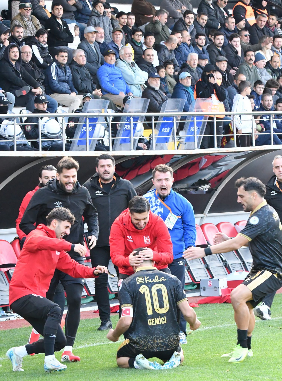Balıkesirspor deplasmanda 2-2 berabere kaldı, 13 puanla 7. sıraya geriledi