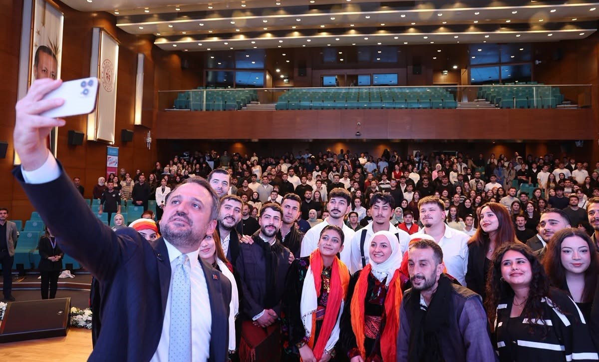 BAÜBİS öğrencileri, 80. Gençler Bakanlığında programı kapsamında 404 gençle buluştu