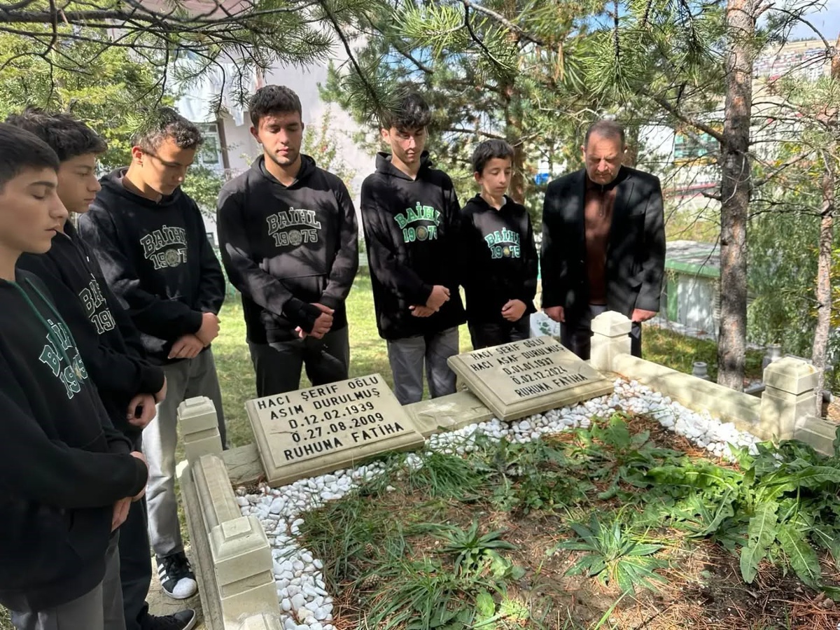 Bayburt Anadolu İmam Hatip Lisesi öğrencileri Hacı Asaf Durulmuş\'u dualarla andı