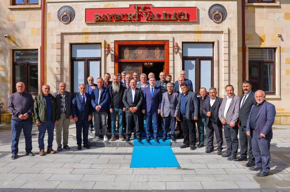 Bayburt Valisi Eldivan, Muhtarlar Günü\'nde muhtarların ihtiyaçlarını dinledi