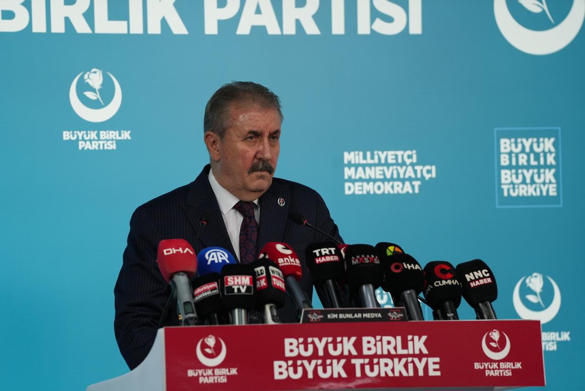 BBP Genel Başkanı Destici, 19 Ekim Muhtarlar Günü\'nde muhtarları kutladı