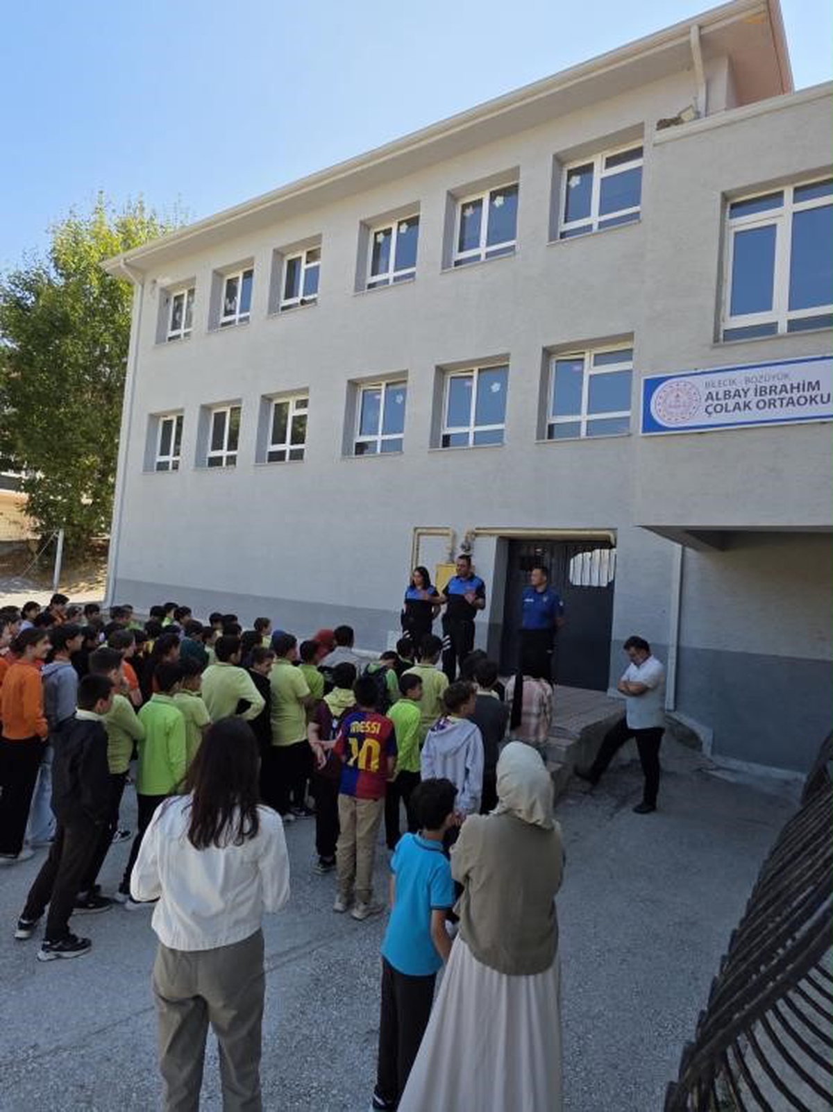 Bilecik Bozüyük\'te polis 138 öğrenciye güvenlik ve trafik eğitimi verdi