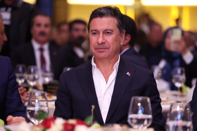 Bir büyükşehir daha AK Parti'ye mi geçiyor? Kulisleri hareketlendiren fotoğraf