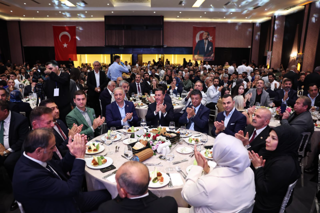 Bir büyükşehir daha AK Parti'ye mi geçiyor? Kulisleri hareketlendiren fotoğraf