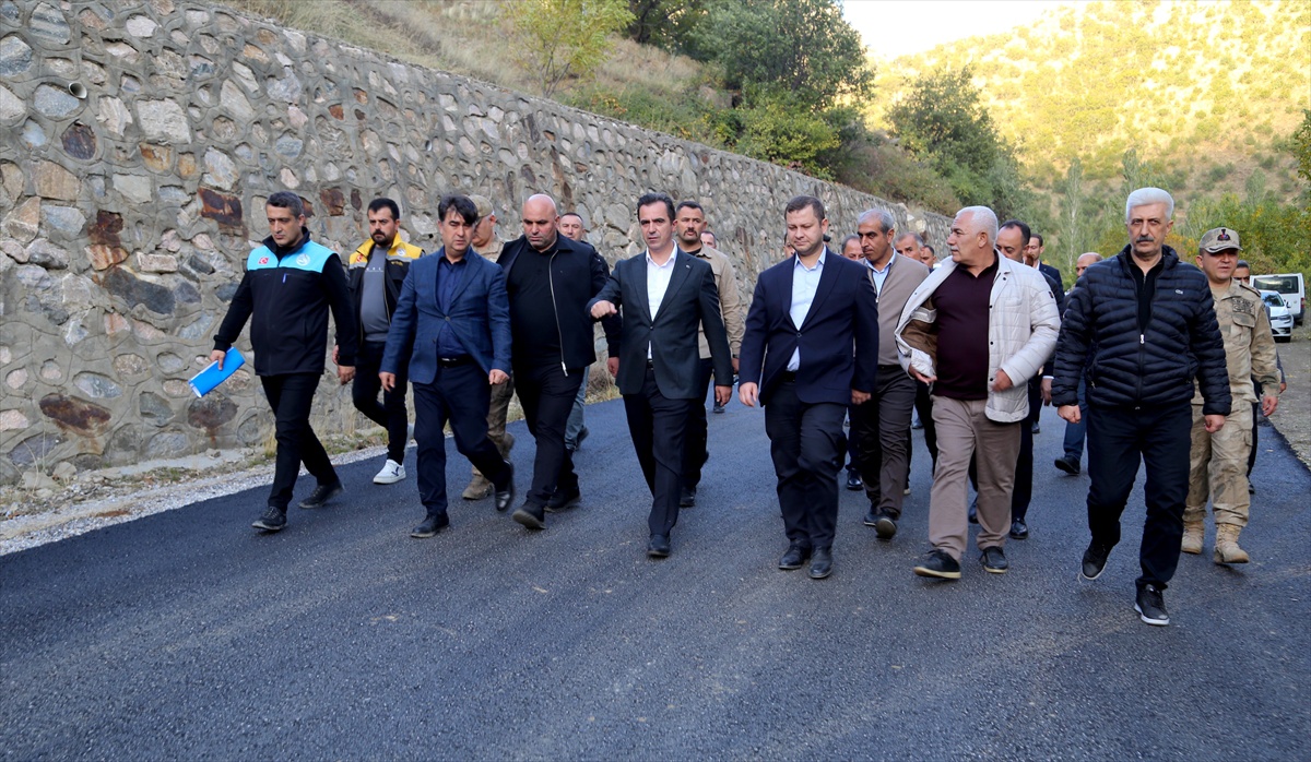 Bitlis Valisi, 20 kilometrelik Kesan Deresi yolunun yarısının bittiğini söyledi