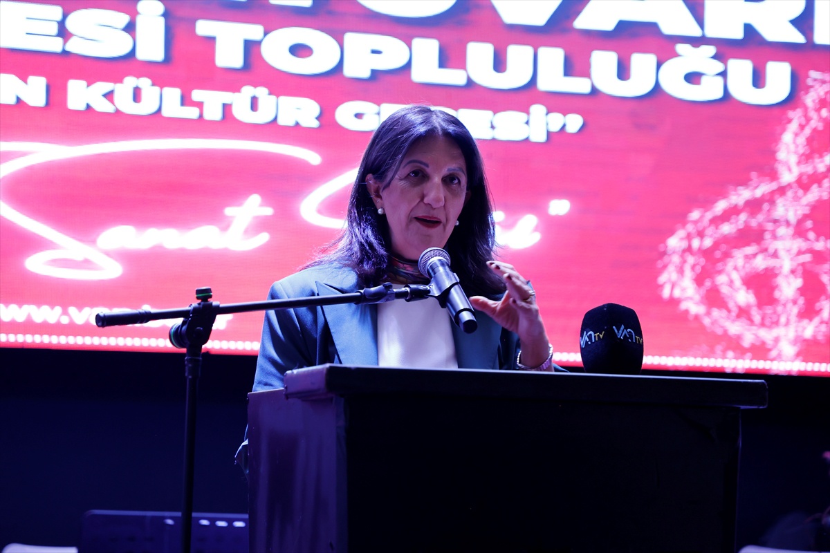Bodrum\'da Vanlılar Gecesi\'nde Pervin Buldan barış ve kardeşlik diledi