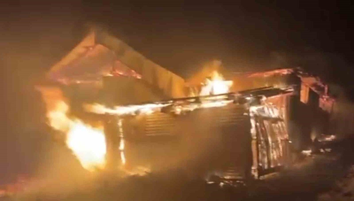 Bolu\'da yayla evinde çıkan yangında ahır, odunluk ve garaj kullanılamaz hale geldi