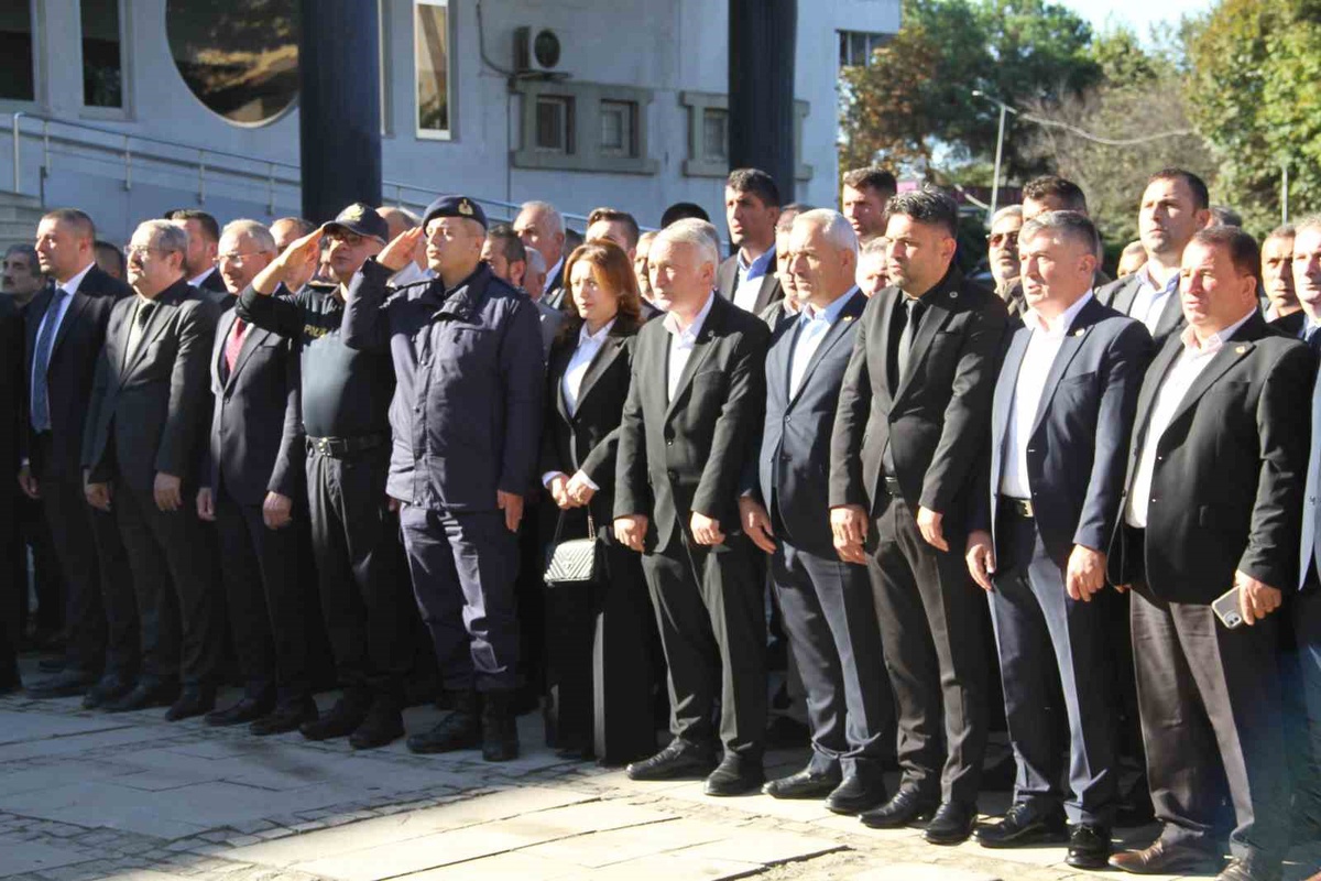 Çarşamba\'da Muhtarlar Günü için Belediye Meydanı\'nda tören düzenlendi