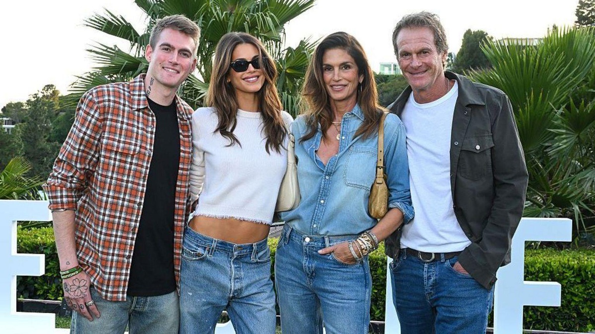 27 yaşındaki oğlunu kaybeden Cindy Crawford\'dan ilk mesaj: Kalbimiz kırık