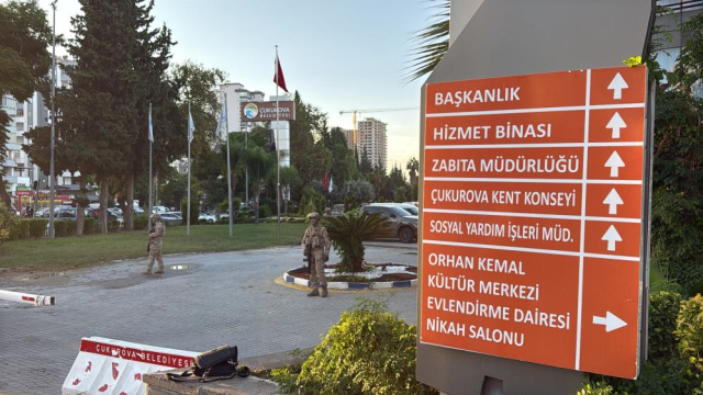 Çukurova Belediyesi'ne jandarma operasyonu! Eski başkan dahil çok sayıda gözaltı var