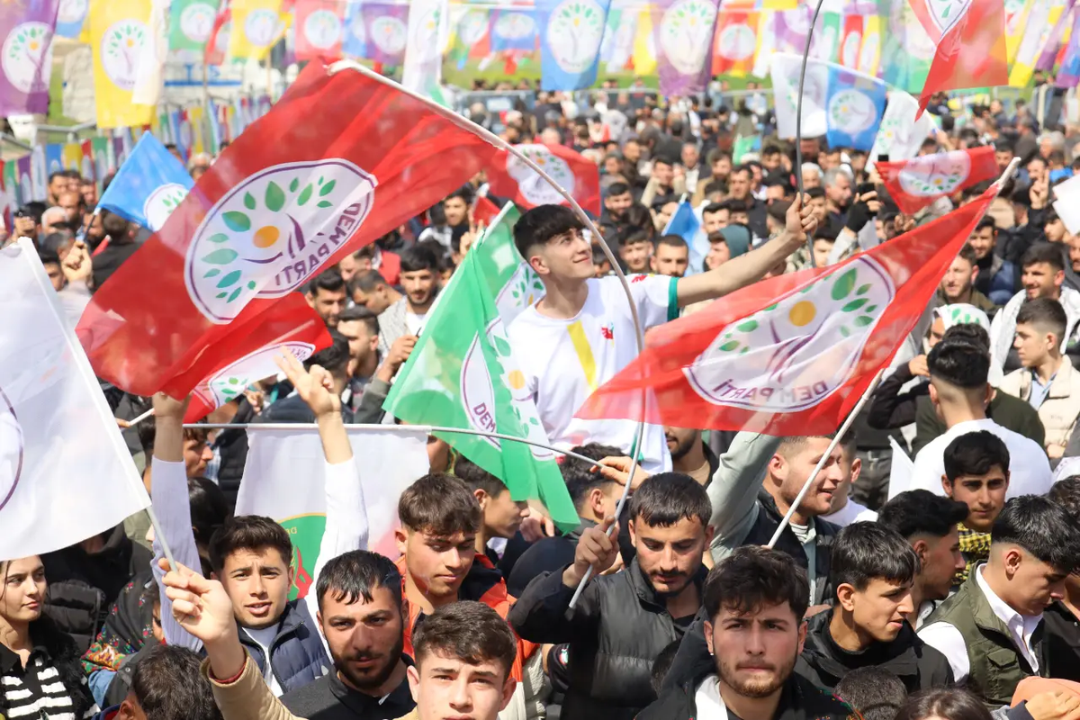 DEM Partili belediyeler, dil birimleri için Bakanlığa mevzuat değişikliği başvurusunda bulundu