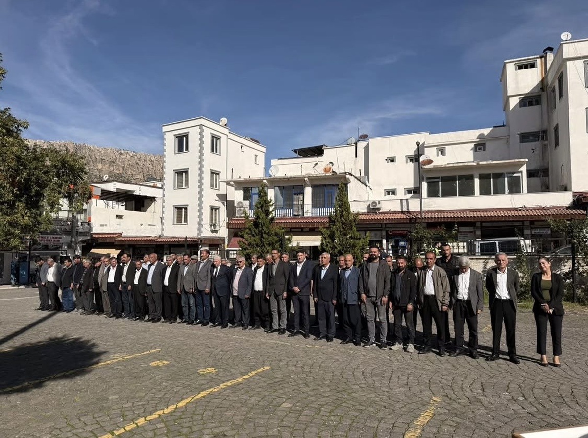 Diyarbakır Çermik\'te Muhtarlar Günü çelenk ve kahvaltıyla kutlandı