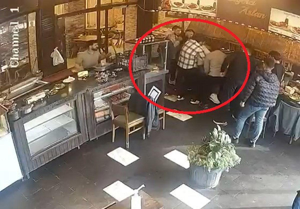Diyarbakır Yenişehir\'de nefes borusuna salatalık kaçan müşteri Heimlich\'le kurtarıldı