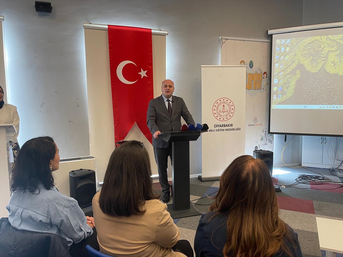Diyarbakır\'da disleksi tanılı 20 öğrenciye 5 günlük okuma eğitimi başladı