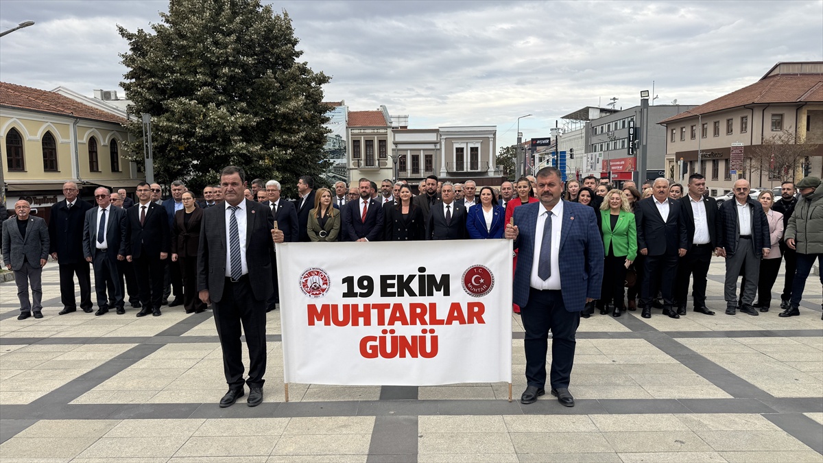 Edirne\'de muhtarlar Muhtarlar Günü\'nde anıta yürüdü, Kıyga köprü rolünü vurguladı