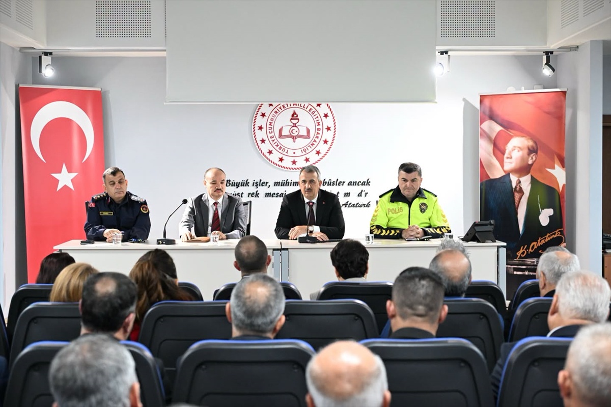 Vali Sezer, Muhtarlar Günü\'nde Edirne\'deki muhtarlarla bir araya geldi