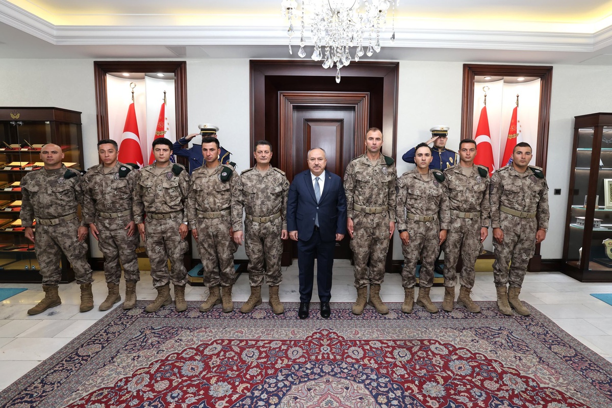 BORAN\'da birinci olan Özel Harekatçılar Emniyet Genel Müdürü Fidan\'ı ziyaret etti