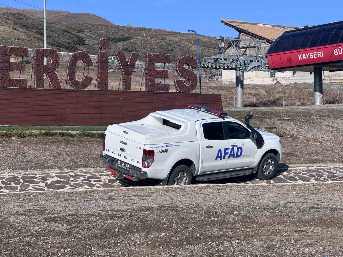 Erciyes\'te Şeytan Deresi\'nde düşen 2 Hollandalı turist için ekipler harekete geçti