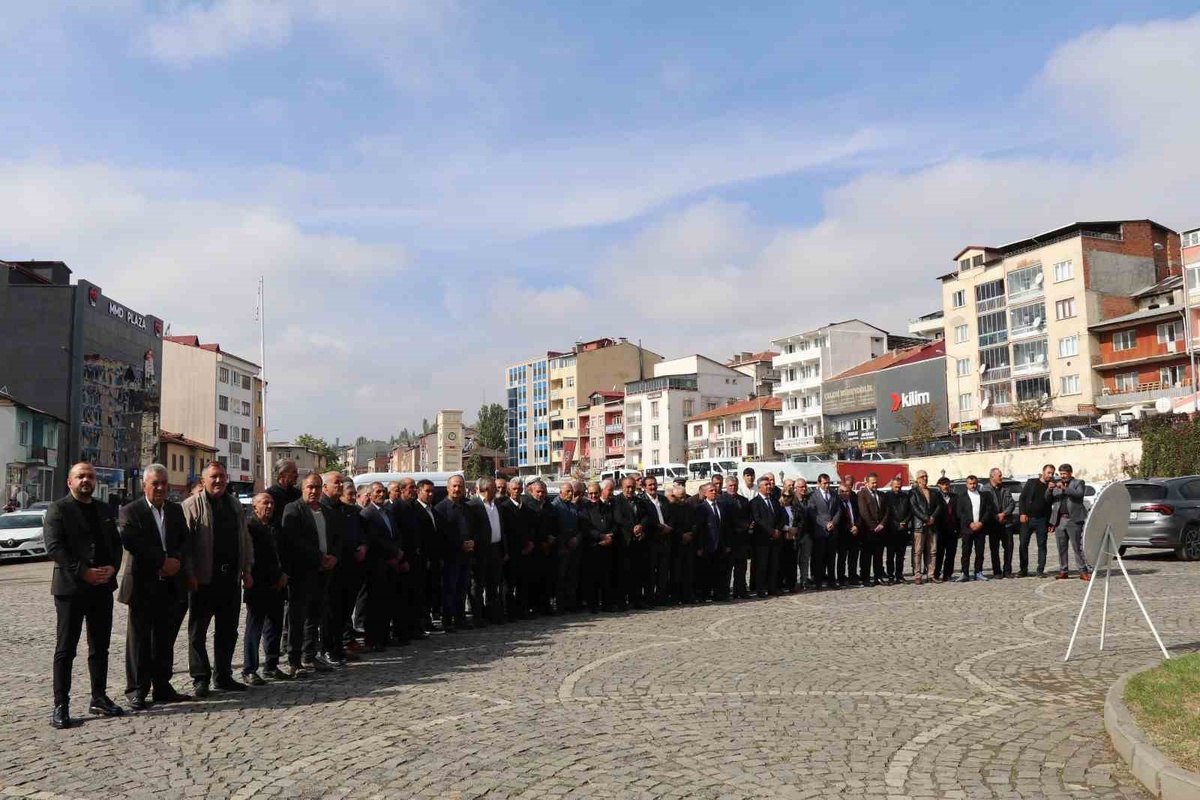 Erzurum Oltu\'da Muhtarlar Günü çelenk sunumu ve öğle yemeğiyle kutlandı