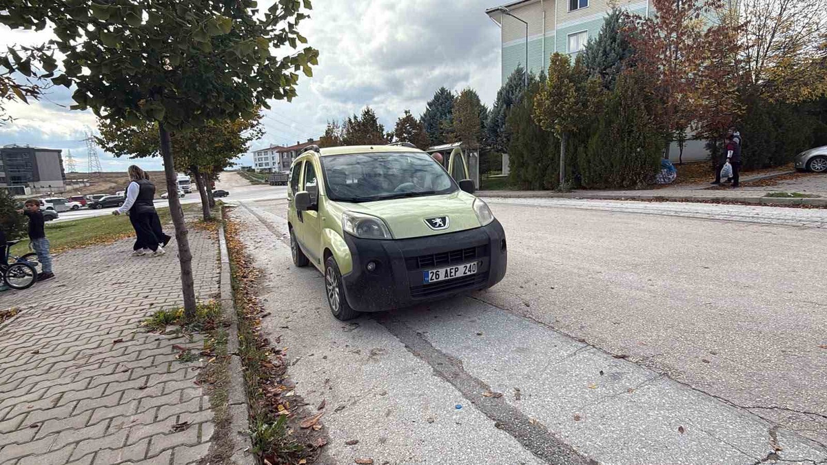 Eskişehir Tepebaşı\'nda polisten kaçan ehliyetsiz sürücüye 297 bin TL ceza kesildi