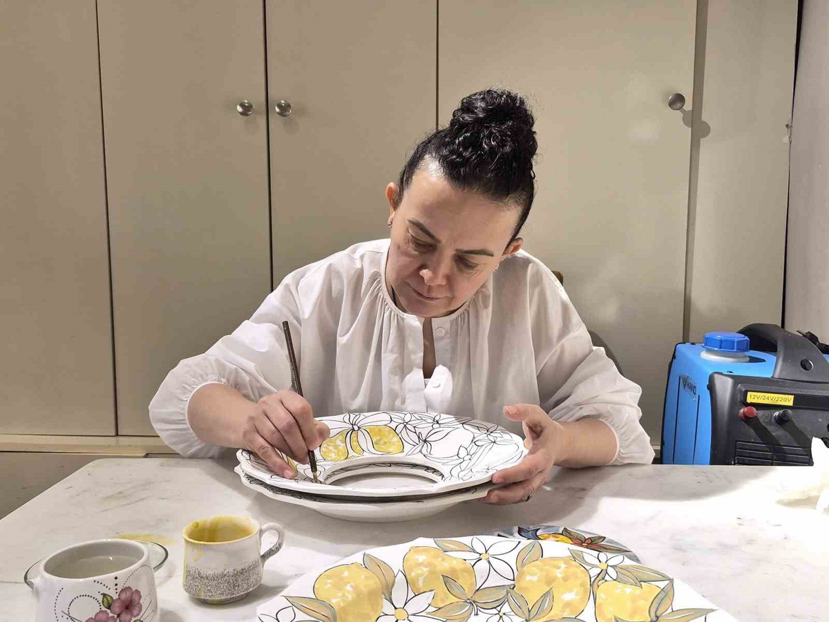 Eskişehir\'de seramikçi Alina Öznür, Selçuklu motiflerini bıçak kullanmadan üretiyor