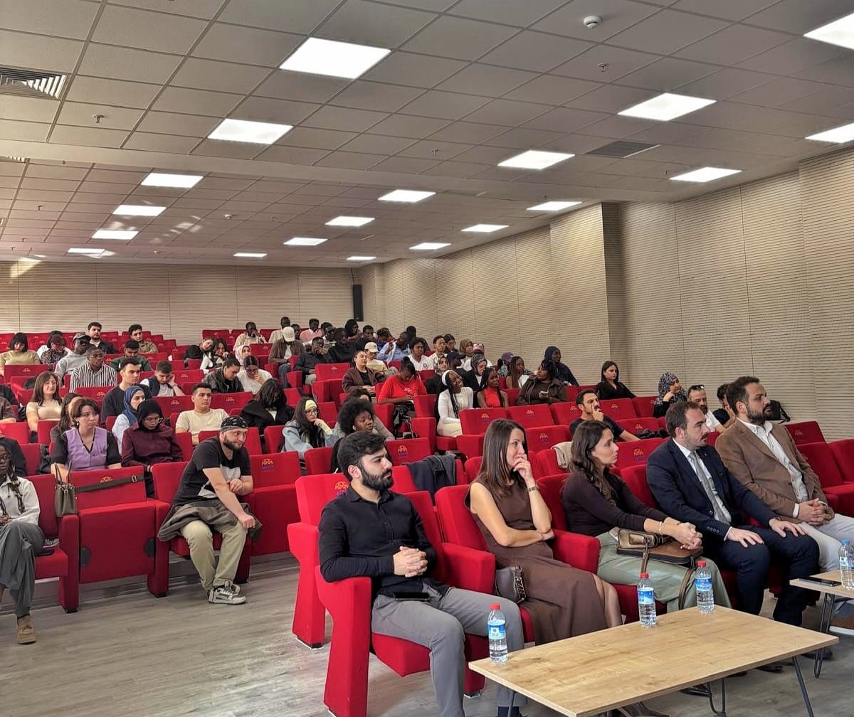 Hitit Üniversitesi öğrencileri, Filipinler\'in Ankara Büyükelçisiyle buluştu