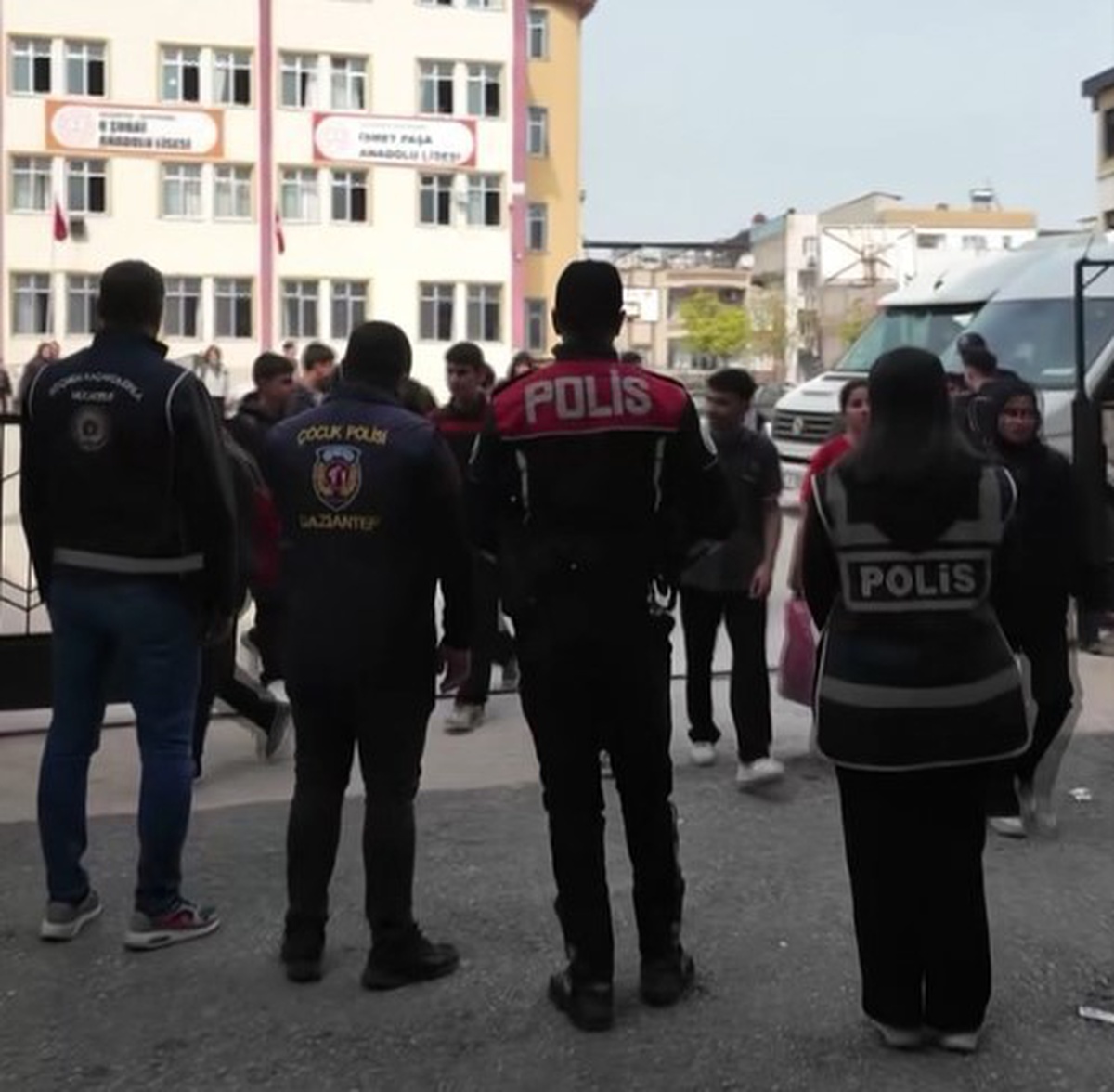 Gaziantep\'te okul çevresi denetiminde 558 şahıs ve 238 servis aracı sorgulandı