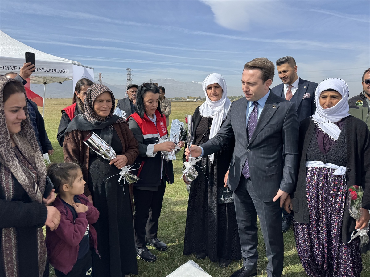 Hakkari Yüksekova\'da kadın çiftçilerin etkinliğinde Kaymakam Hülür destek sözü verdi