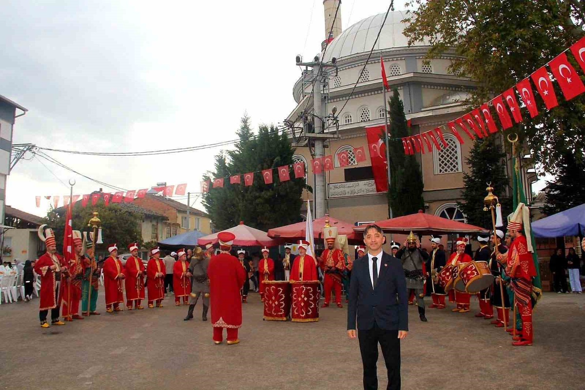Bursa İnegöl\'de 183 kişi zehirlenme şüphesiyle hastaneye başvurdu, muhtar özür diledi