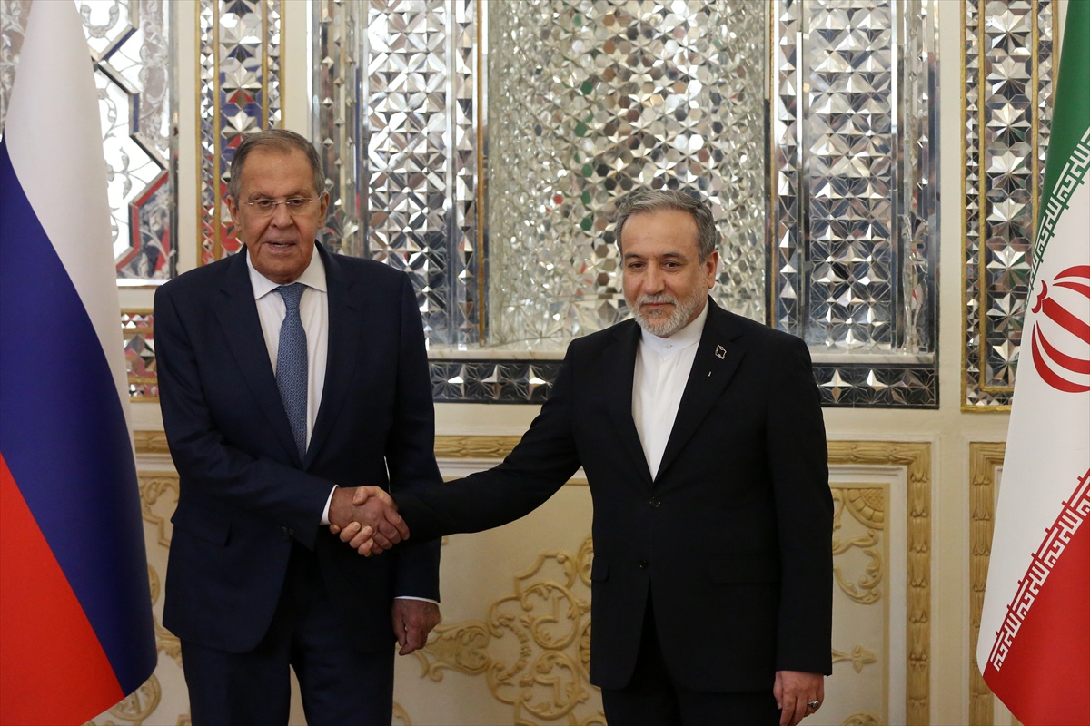 İran Dışişleri Bakanı Erakçi, Rus mevkidaşı Lavrov ile Tahran\'da görüştü