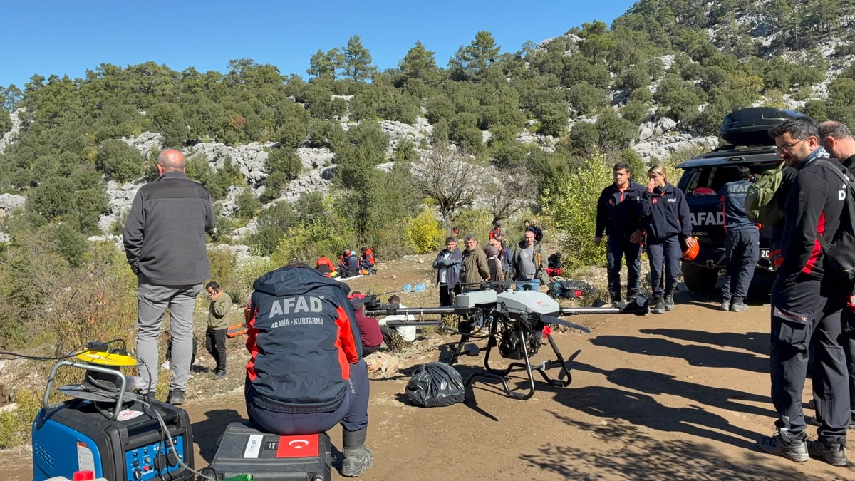 Isparta Sütçüler\'de mahsur 10 İHH gönüllüsü için helikopterle kurtarmadan vazgeçildi