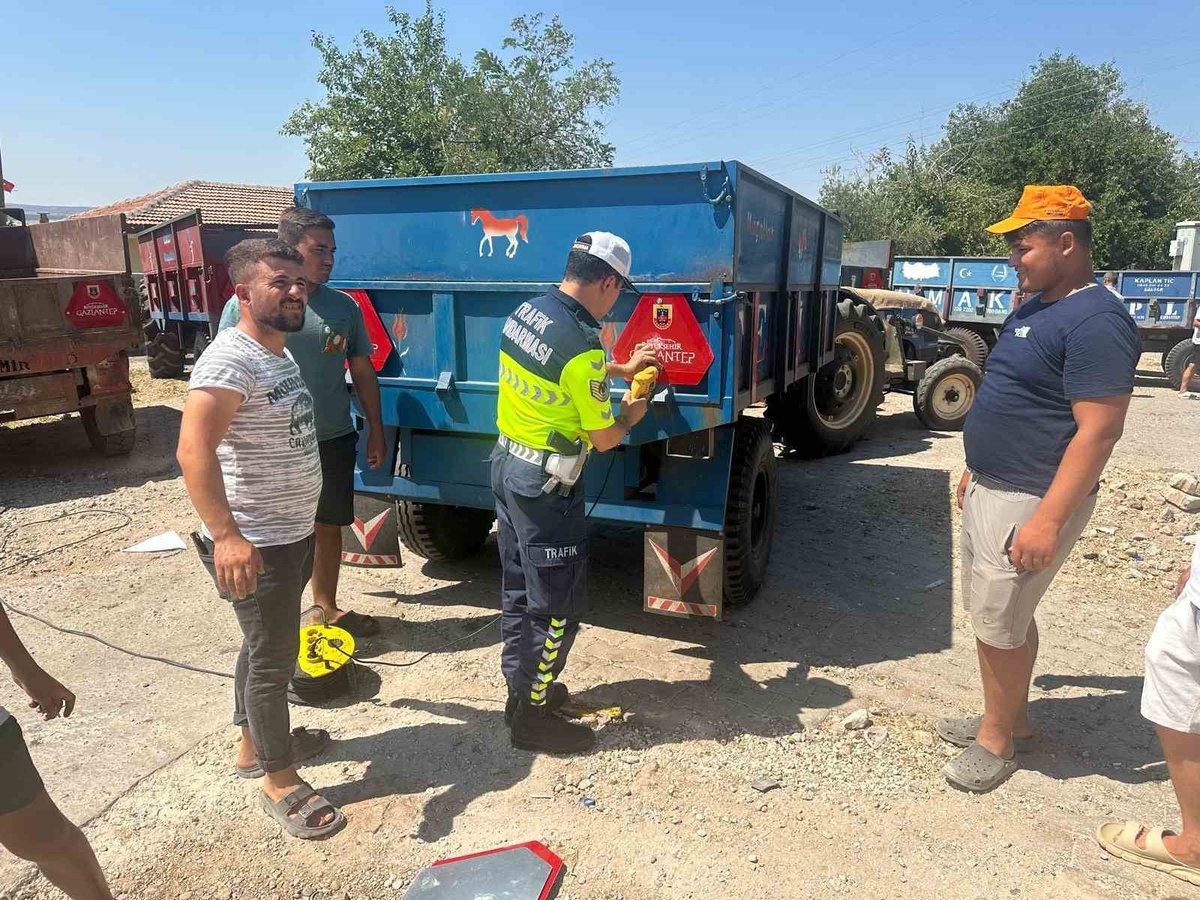 Jandarmadan 361 traktör sürücüsüne ’güvenli tarım, güvenli trafik’ eğitimi