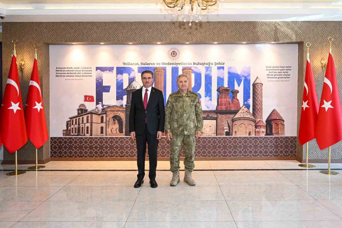 Erzurum Valisi Baruş, Orgeneral Tokel ve Korgeneral Aktaş\'ı ağırladı