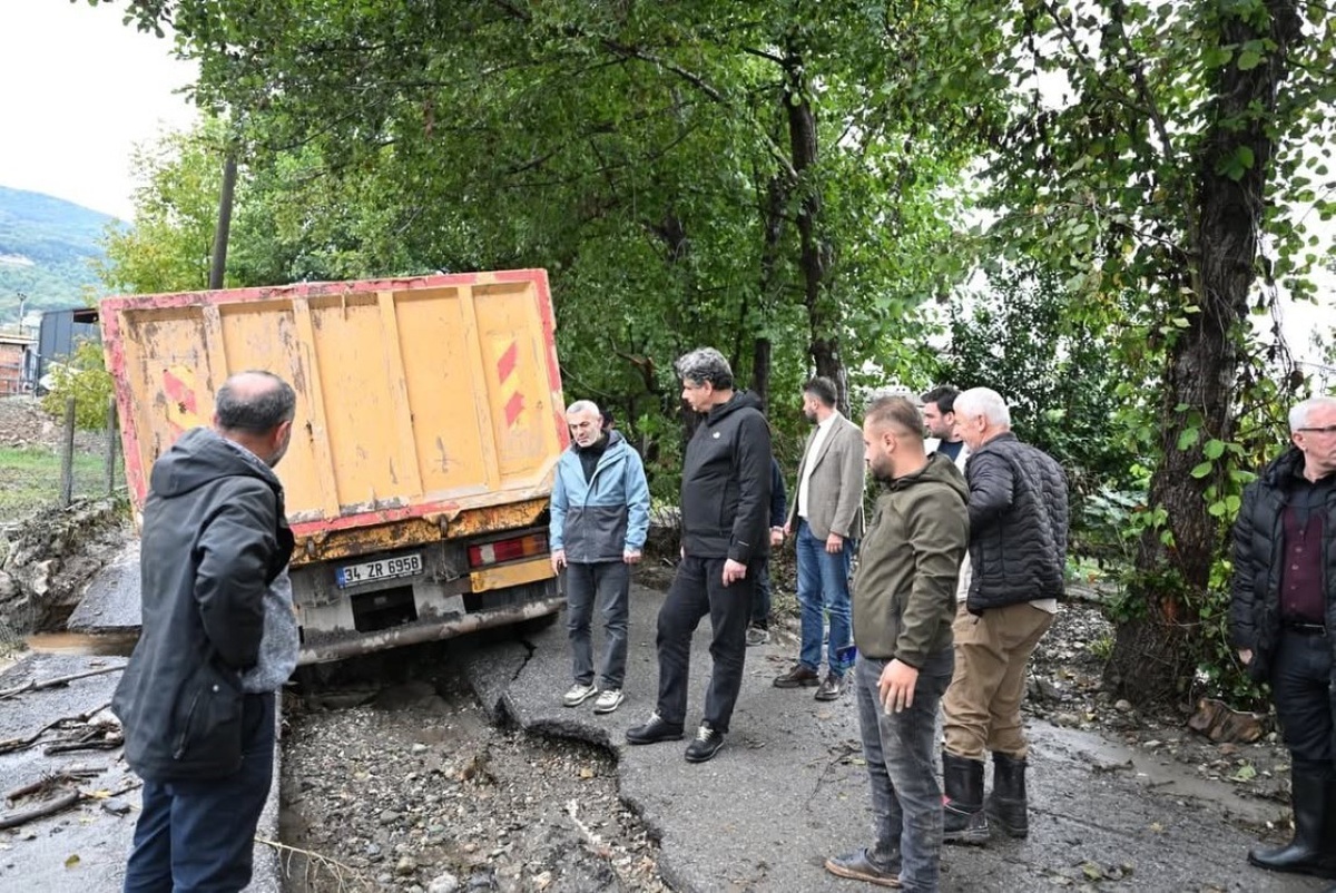 Kartepe\'de yağış hasarına karşı AFAD ve İSU\'yla temizlik çalışmaları sürüyor