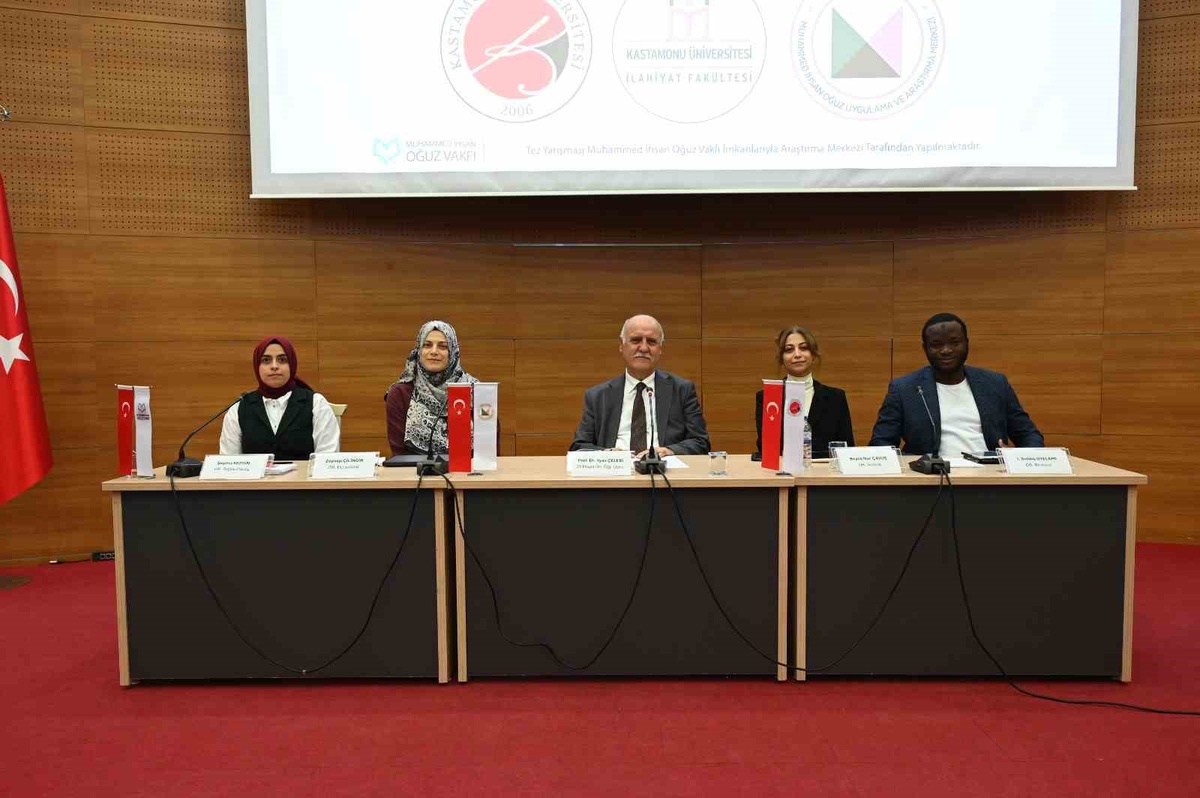 Kastamonu\'da ilahiyat tez yarışmasında 222 başvurudan dereceye girenlere ödül verildi