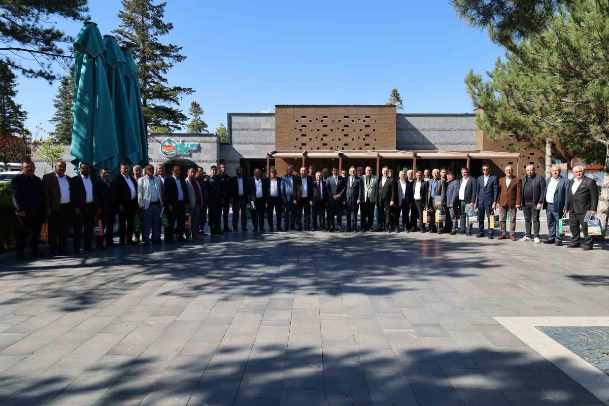 Konya Karapınar\'da Muhtarlar Günü törenle kutlandı, muhtarlara yemek ikram edildi