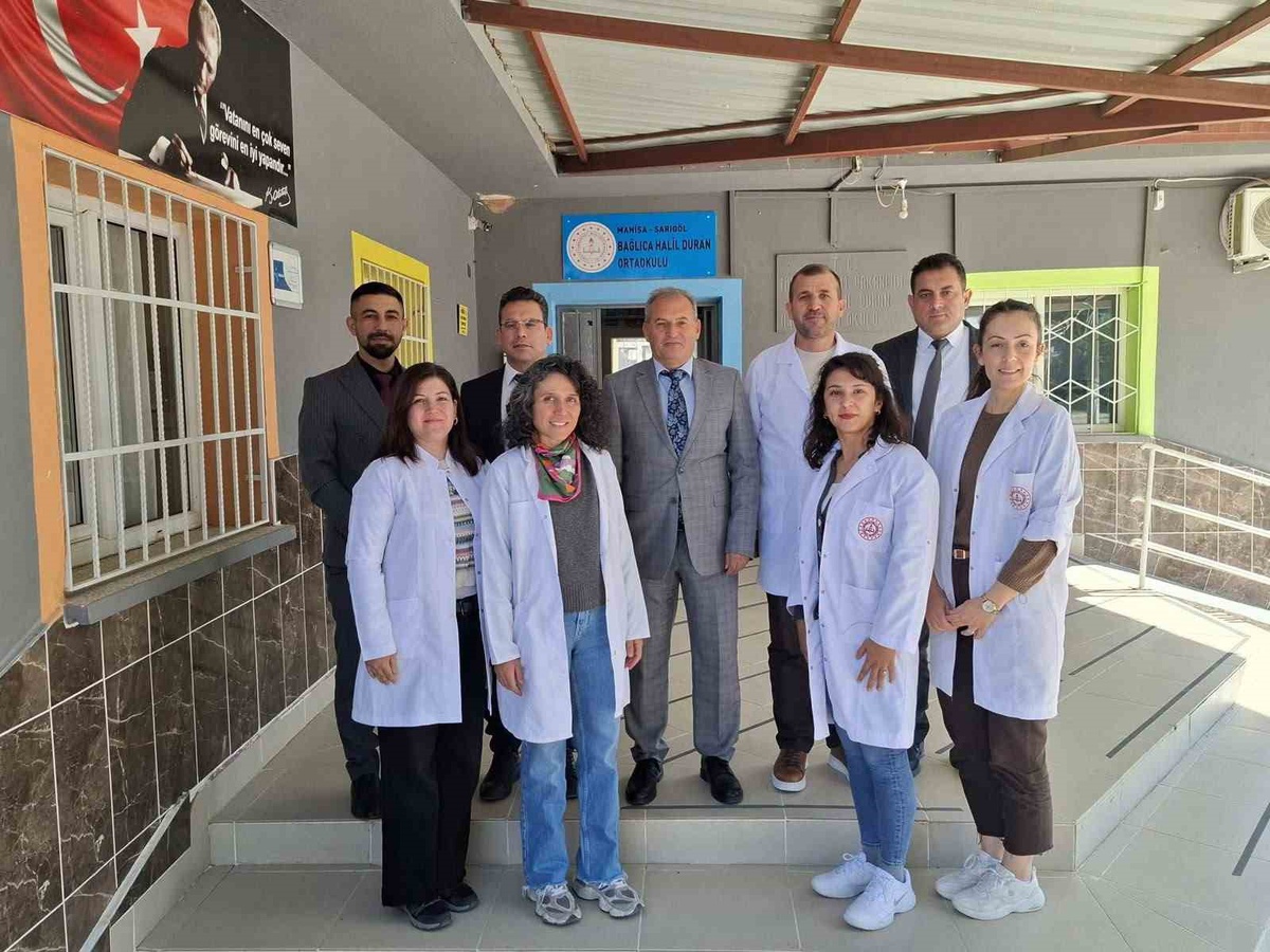 Sarıgöl\'de Bağlıca Halil Duran Okuluna spor malzemesi desteği verildi