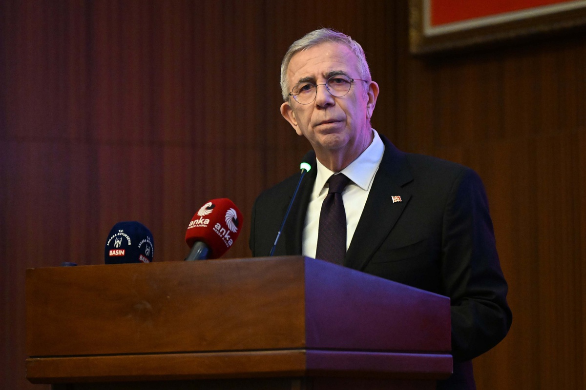 Mansur Yavaş, Muhtarlar Günü\'nde muhtarların köprü görevi üstlendiğini söyledi