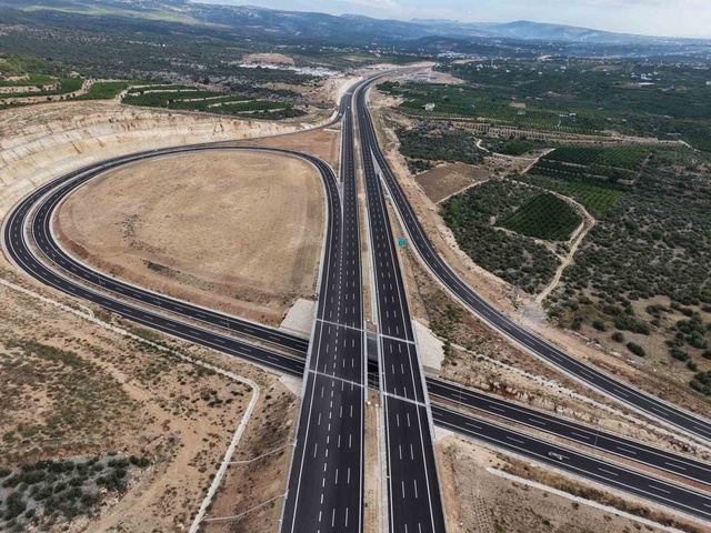 Mersin'de 52 kilometrelik Çeşmeli-Kızkalesi kesimi açıldı, ulaşım 18 dakikaya inecek