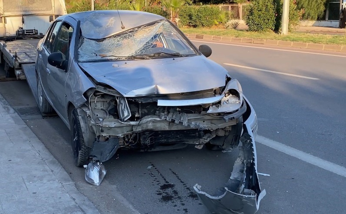 Mersin Erdemli\'de otomobil 34 yaşındaki yayaya çarpıp ağır yaralanmasına neden oldu