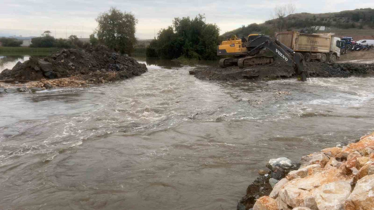 Bursa Mudanya\'da çiftçiler bin 500 dönüme kadar arazinin zarar gördüğünü söyledi