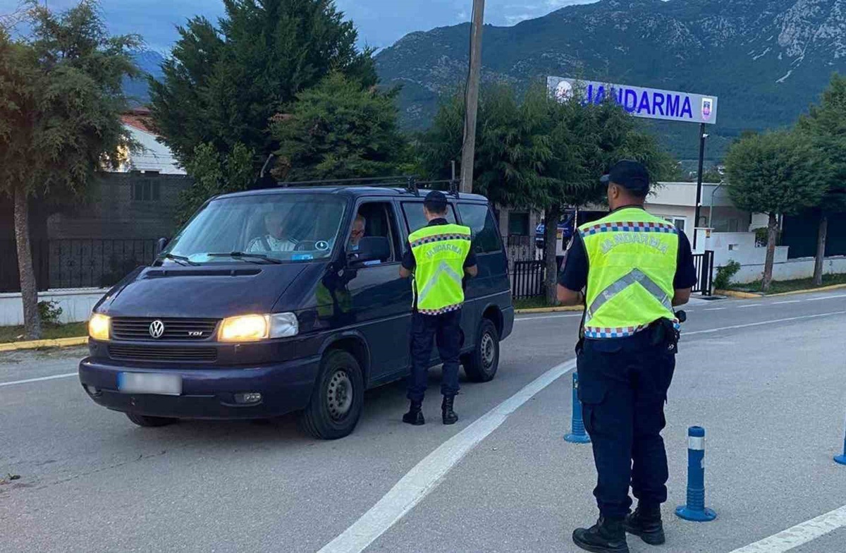 Muğla\'da trafik jandarması 45 sürücünün ehliyetini geçici olarak geri aldı