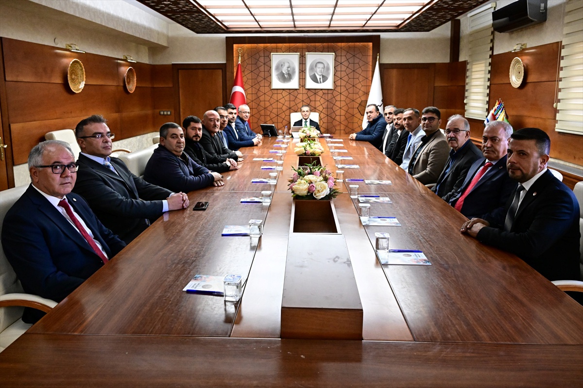 Nevşehir Valisi Kök, Muhtarlar Günü\'nde muhtarları makamında ağırladı