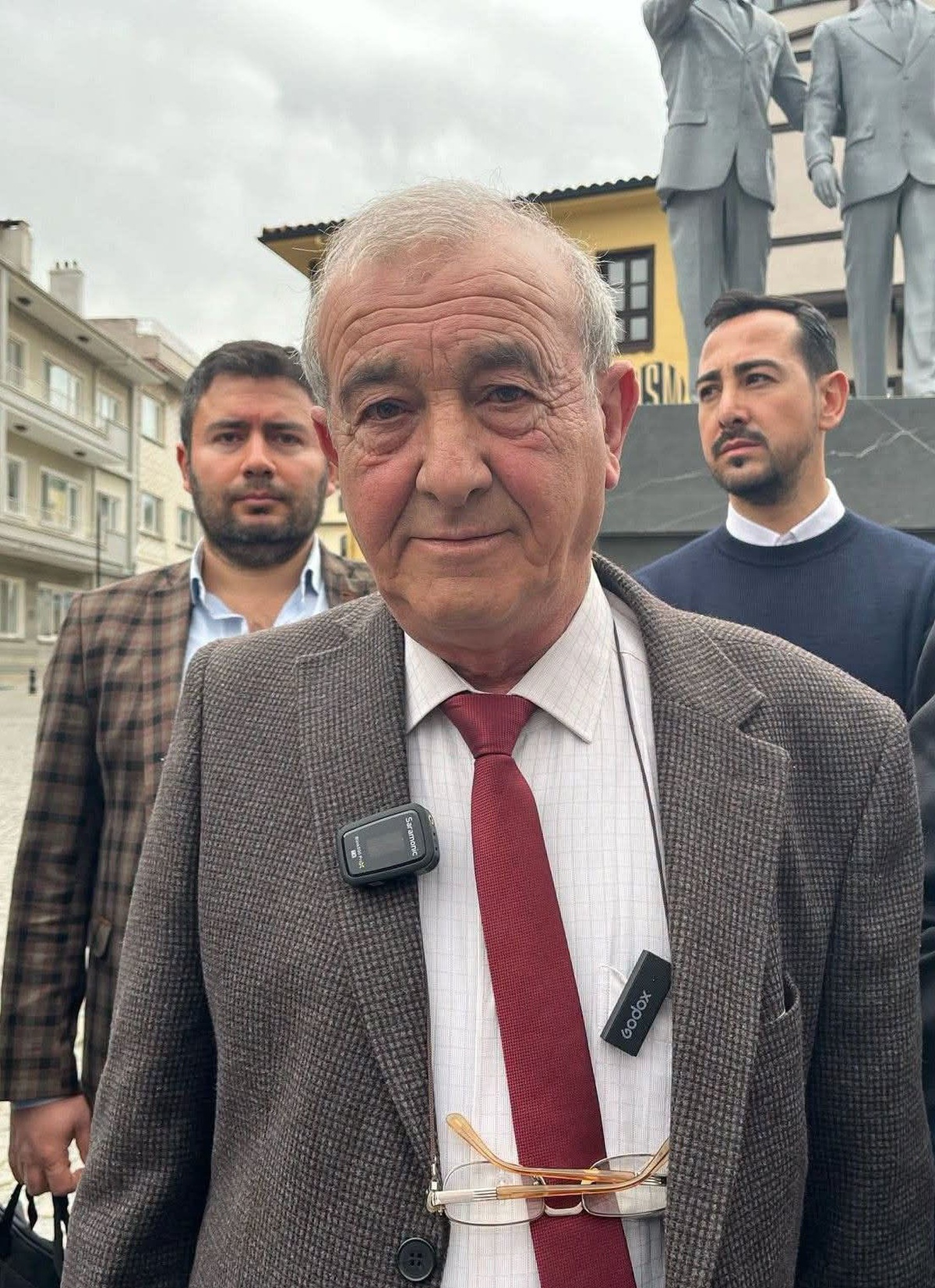 Eskişehir\'de Muhtarlar Günü\'nde acı kayıp: Orta Mahalle Muhtarı Erol Erdal Gürdoğan evinde geçirdiği kalp krizi sonucu öldü