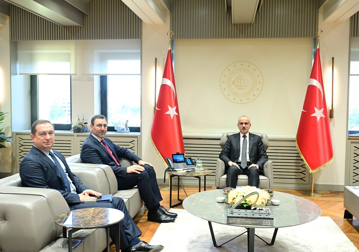 Bakan Uraloğlu, ROKETSAN Genel Müdürü İkinci\'yi Bakanlıkta kabul etti