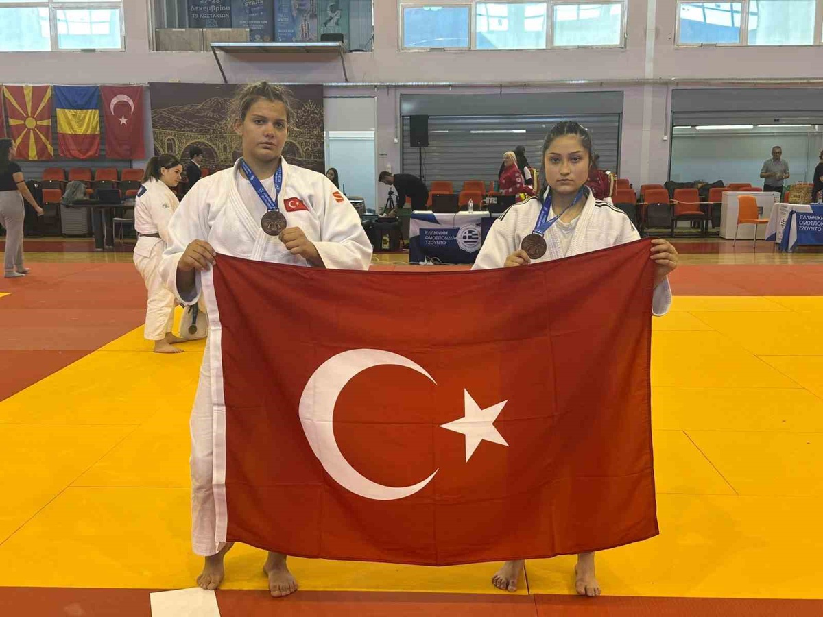 Salihlili iki milli judocu Balkan Judo Şampiyonası'nda bronz kazandı
