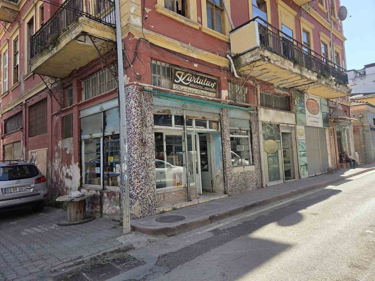 Samsun İlkadım\'da 71 yıldır açık mahalle bakkalı süpermarket rekabetine dayanamadı