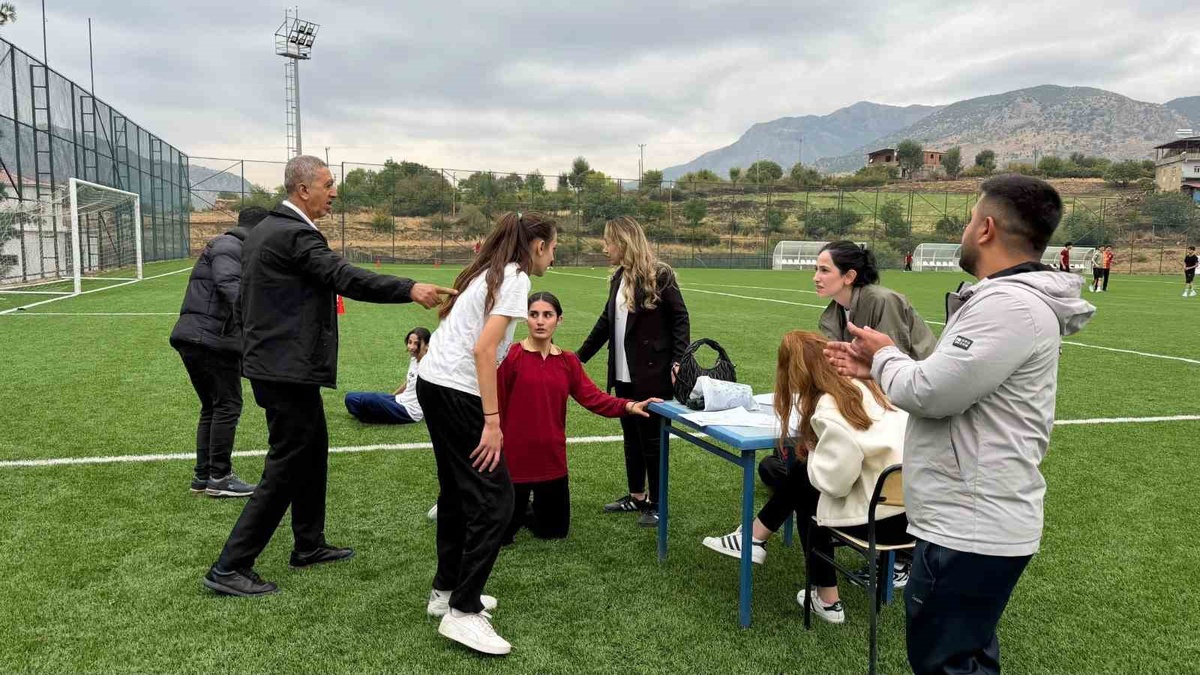 Batman Sason\'da Cumhuriyet Kupası atletizm yarışları 110 öğrenciyle yapıldı
