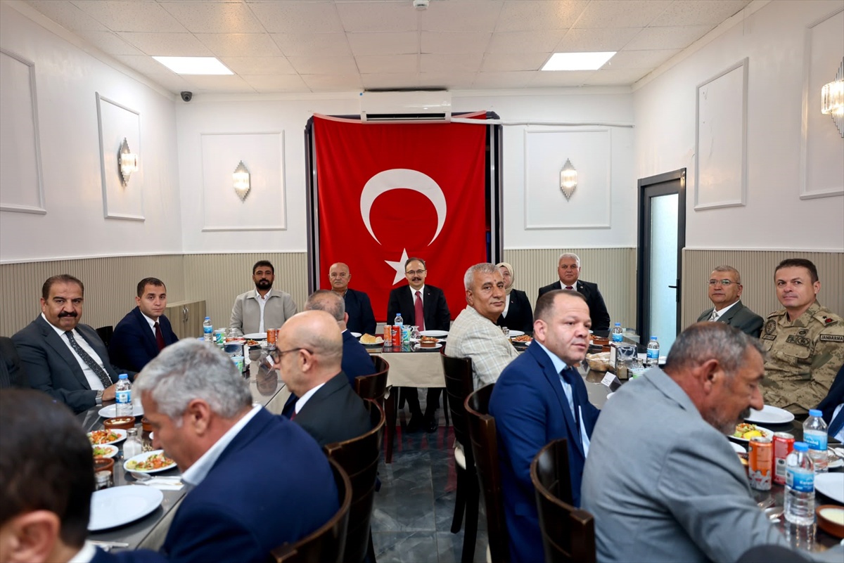 Muhtarlar Günü Siirt\'te törenle kutlandı, Vali Kızılkaya muhtarlarla bir araya geldi