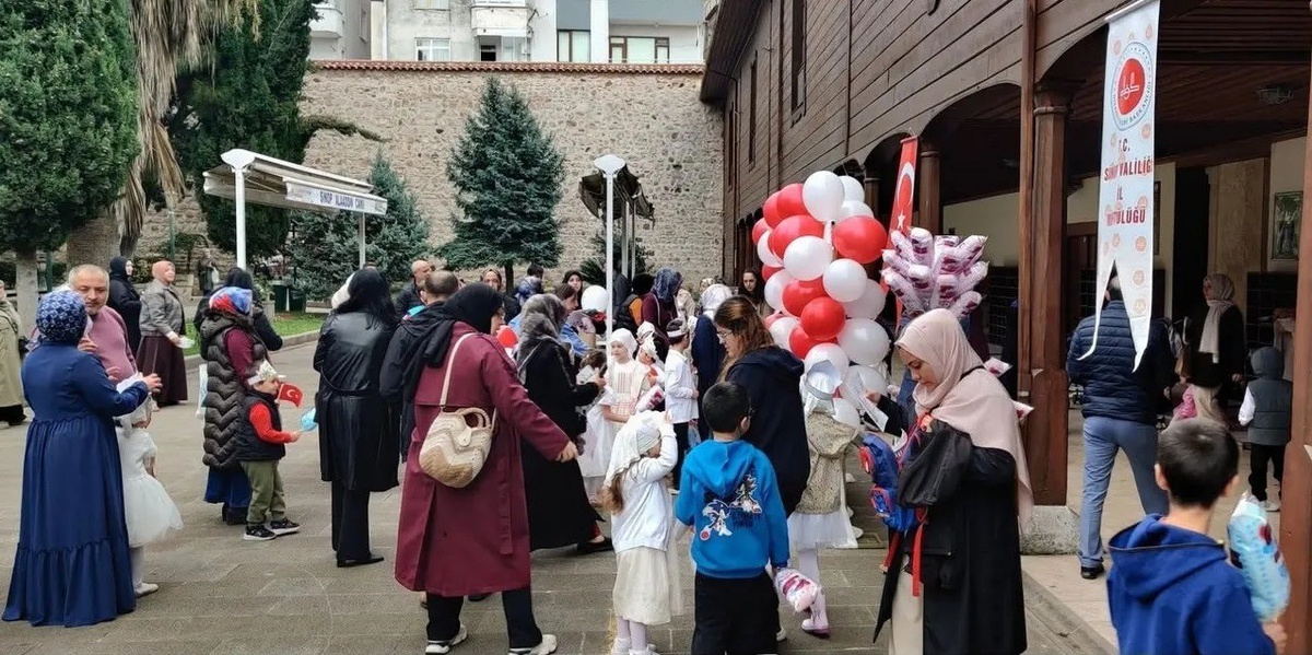 Sinop\'ta Alaaddin Camii\'nde 4-6 yaş Kur\'an kursu öğrencilerine program düzenlendi